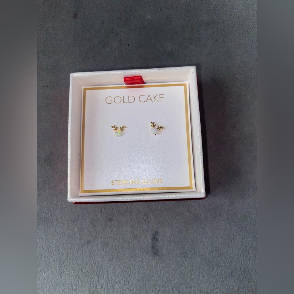 Bnib Gold Cake Reindeer Earrings $45 Christmas 2025